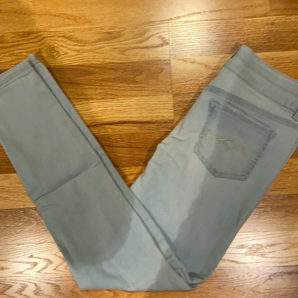Mid rise light wash skinny jeans.